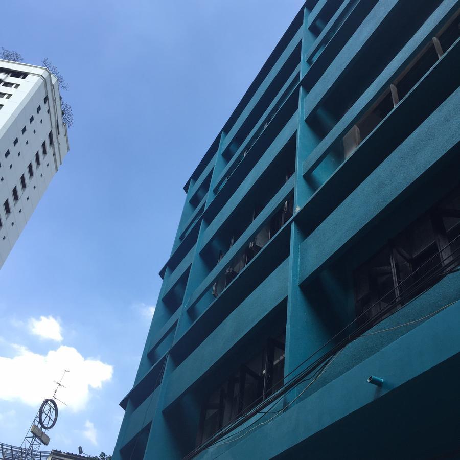Bunny Burrow Hostel Bangkok Exteriör bild