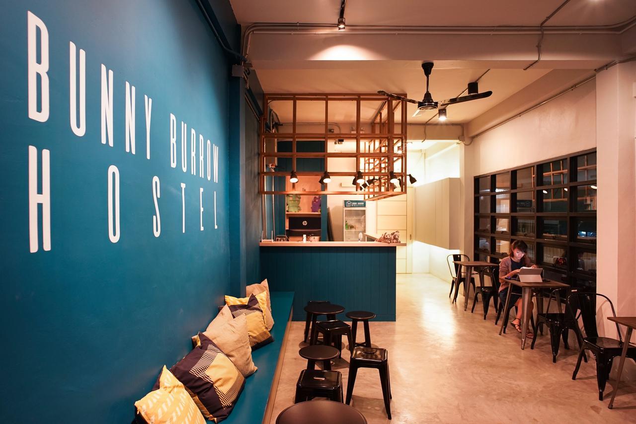 Bunny Burrow Hostel Bangkok Exteriör bild